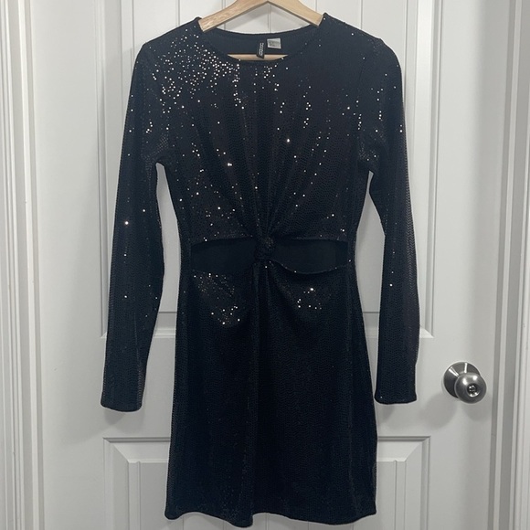 CUT-OUT DRESS IN BLACK IN MEDIUM BY H&M - Picture 4 of 7